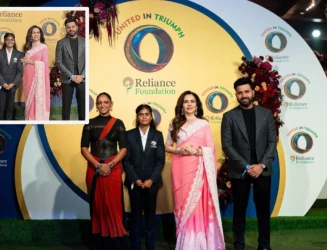 મુંબઈમાં રિલાયન્સ ફાઉન્ડેશનના ‘યુનાઇટેડ ઇન ટ્રાયમ્ફ’ કાર્યક્રમમાં વર્લ્ડ કપ વિજેતા કેપ્ટન સાથે નીતા અંબાણી