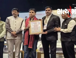 સુરતમાં આરોગ્ય મંત્રીની હાજરીમાં જ 'બોગસ ડોક્ટર'ને આપી દેવાયો એવોર્ડ!