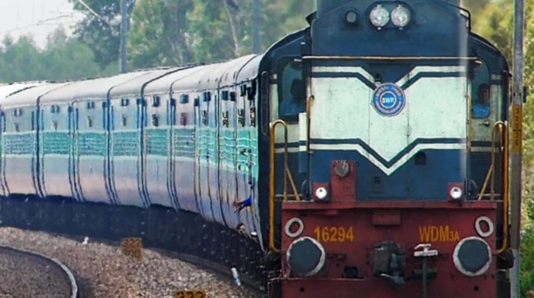 રાજકોટ-મહબૂબનગર અને ઓખા-મદુરાઈ સ્પેશિયલ ટ્રેનોના ફેરા લંબાવવામાં આવ્યા, મુસાફરો માટે વધારાના દિવસોએ ઉપલબ્ધ રહેશે.