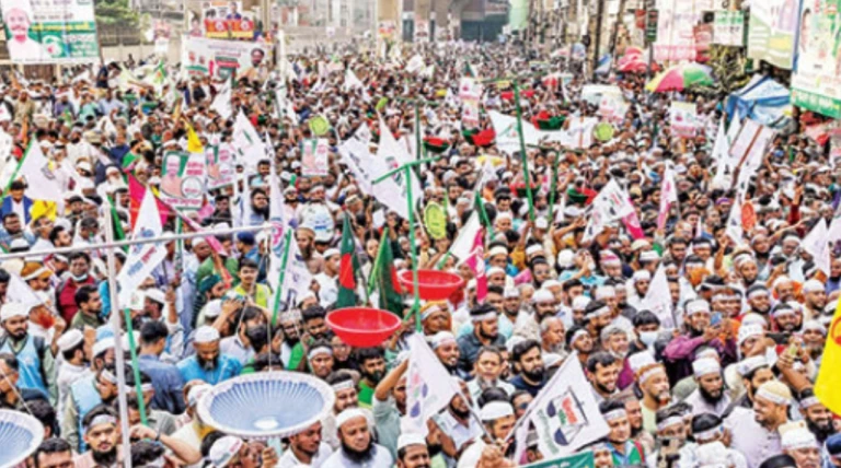 બાંગ્લાદેશમાં યુનુસ સરકાર સામે ભડક્યો વિદ્યાર્થી આંદોલન, ઠેર-ઠેર આગજની અને વિરોધ પ્રદર્શન