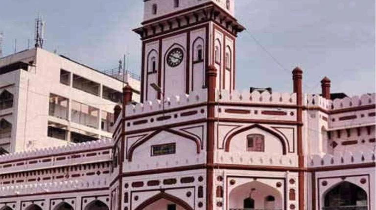 સુરત પાલિકામાં ખળભળાટ: 25 જેટલા યુનિયનને કાયદેસરતા માટે નોટિસ, 20 વર્ષ જૂના રજીસ્ટ્રેશન વિનાના યુનિયનને ઓફિસ ખાલી કરવાનો આદેશ