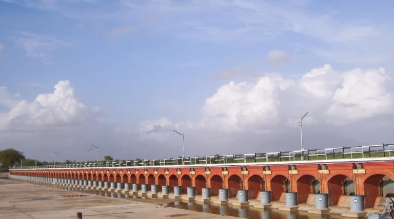 આજવા સરોવરનો પ્રથમ જિઓફિઝિકલ સર્વે પૂર્ણ, ડેમ મજબૂત હોવાનું બહાર આવ્યું