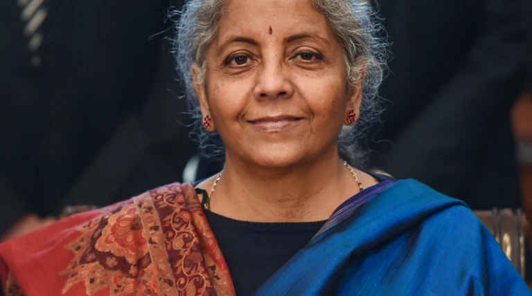 સિગારેટ-તમાકુ પાન મસાલા મોંઘા થવાના સંકેત: નિર્મલા સીતારમણે સેસ નાખવા બિલ રજૂ કર્યું