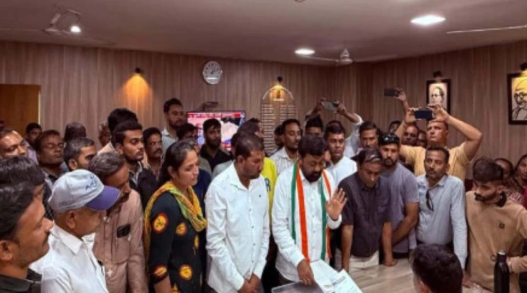 વોર્ડ નં.15માં સર્વિસ રોડ અને ડાયવર્ઝનની માંગ: અધિક કલેક્ટરને કોંગ્રેસ દ્વારા આવેદનપત્ર સુપ્રત