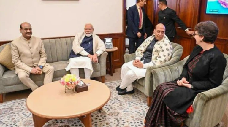 રાહુલ ગાંધીએ તોડેલી પરંપરા પ્રિયંકા ગાંધીએ નિભાવી, સંસદમાં PM મોદી સહિત દિગ્ગજો સાથે ‘ચાય પે ચર્ચા’