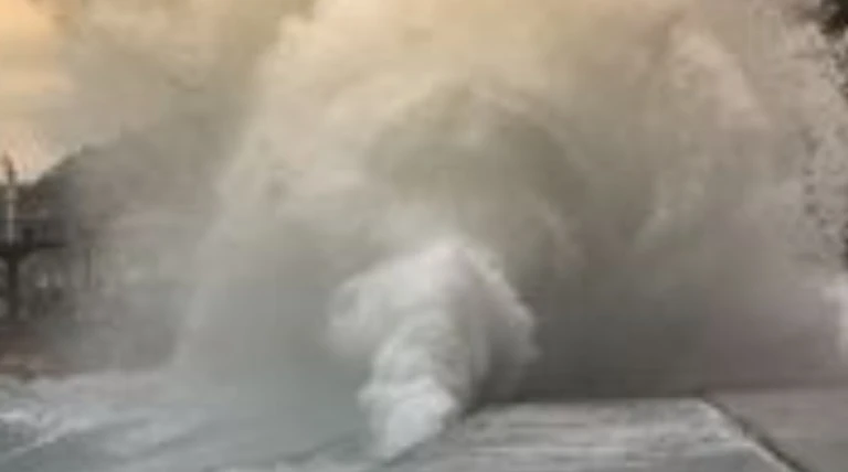 થાઈલેન્ડમાં 145, ઈન્ડોનેશિયામાં 94, શ્રીલંકામાં 56ના મોત: પૂર-વાવાઝોડાના કારણે ત્રાહિમામ