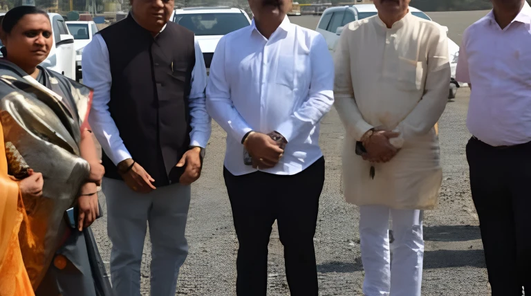 રાજકોટ શહેરમાં રેસકોર્સમાં યોજાનારી બોલીવુડ મ્યુઝિકલ નાઇટ માટે પદાધિકારીઓની સજ્જતાઓ