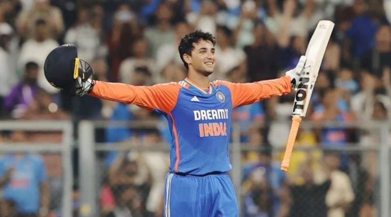 અભિષેક શર્મા: એક કેલેન્ડર વર્ષમાં 100 છગ્ગા ફટકારનાર ભારતનો પ્રથમ ક્રિકેટર બન્યો