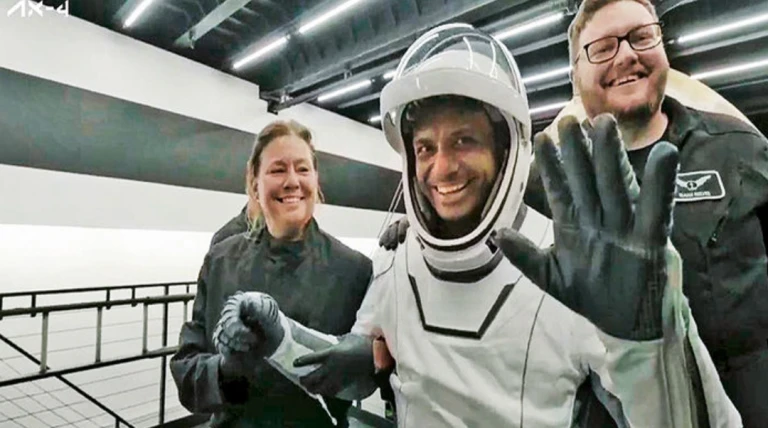 શુભાંશુ શુક્લા 'સ્કાય ઇઝ નોટ ધ લિમિટ' : સ્પેસ સ્ટેશનમાં રહીને પરત આવ્યા