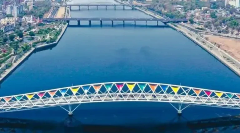 અમદાવાદમાં નષ્ટ થતી હેરિટેજ ઈમારતો સામે 30 માળથી વધુ ઊંચાઈના 17 બિલ્ડિંગ્સ બનાવાયા