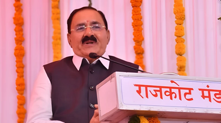 રાજકોટમાં લોકલ ટ્રેન મુદ્દે સાંસદ રામભાઈએ કેન્દ્રીય મંત્રીને જાહેર સભામાં ખુલ્લા મંચ પરથી ટકોર કર્યો