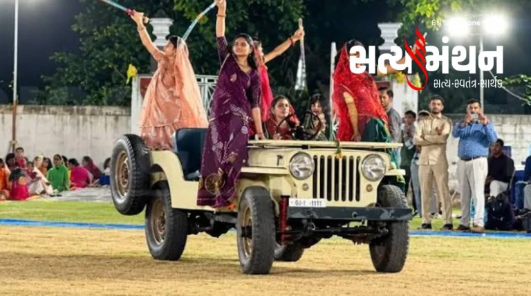 રાજકોટમાં ૨૦૦ ક્ષત્રિયાણીઓએ તલવાર સાથે રમ્યો 'શૌર્ય રાસ'
