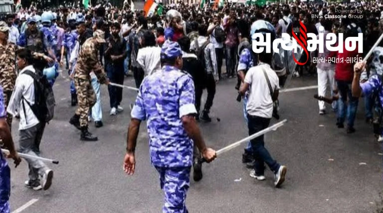 દીપકે સહિતના "કોક્રોચો"ને દિલ્હી પોલીસે વિમાનમાંથી જ ઉઠાવી લીધા